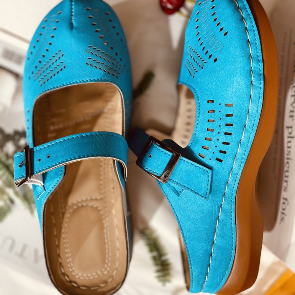 Super cute synthetic suede slip on's